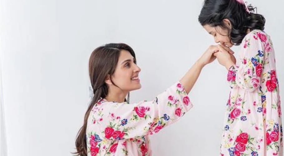 Mother’s Day: Ayeza Khan extends love, wishes to all mothers