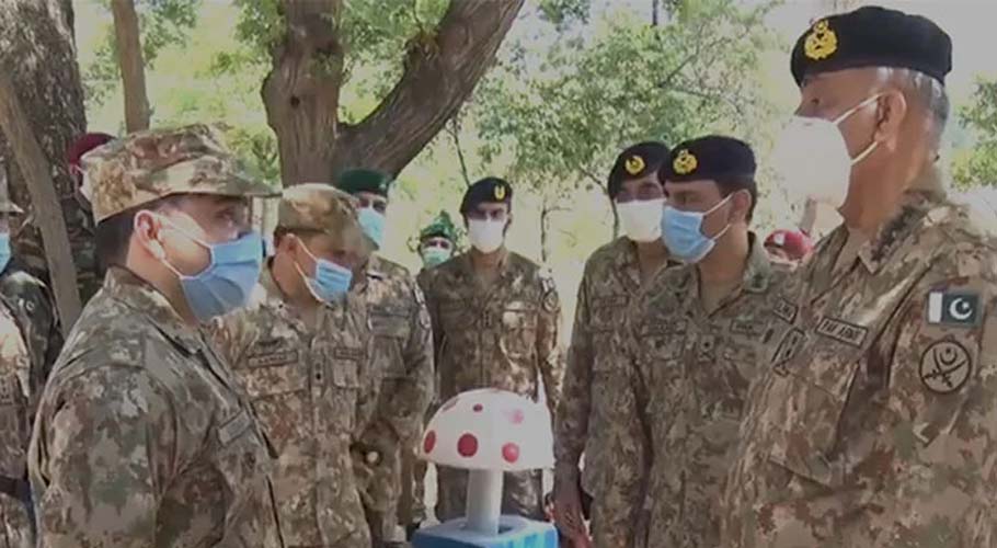 COAS Gen Qamar Bajwa celebrates Eid-ul-Fitr with soldiers at LoC