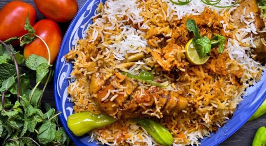 کراچی کی روایتی پسندیدہ ڈش ”بریانی“