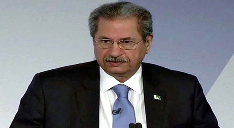 وفاقی وزیرِ تعلیم امتحانات میں ترقی کے انفرادی سوالات کی بھرمار سے پریشان