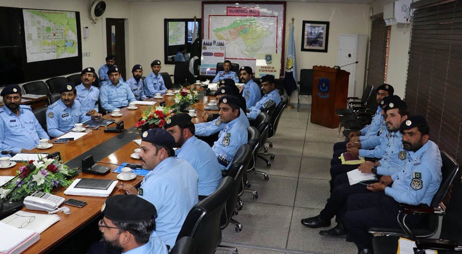 آئی جی اسلام آباد کے گھر پر تعینات ٹیلی فون آپریٹر نے قانون کی دھجیاں اڑا دیں