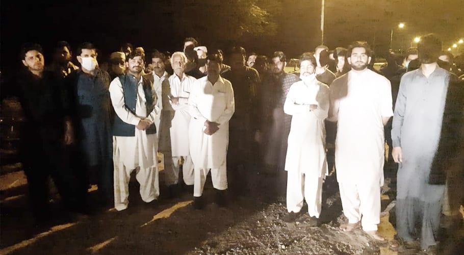 با اثر لینڈ مافیا نے ظلم کا بازار گرم کردیا، غریب مزدوروں پر ایف آئی آر درج کرادی