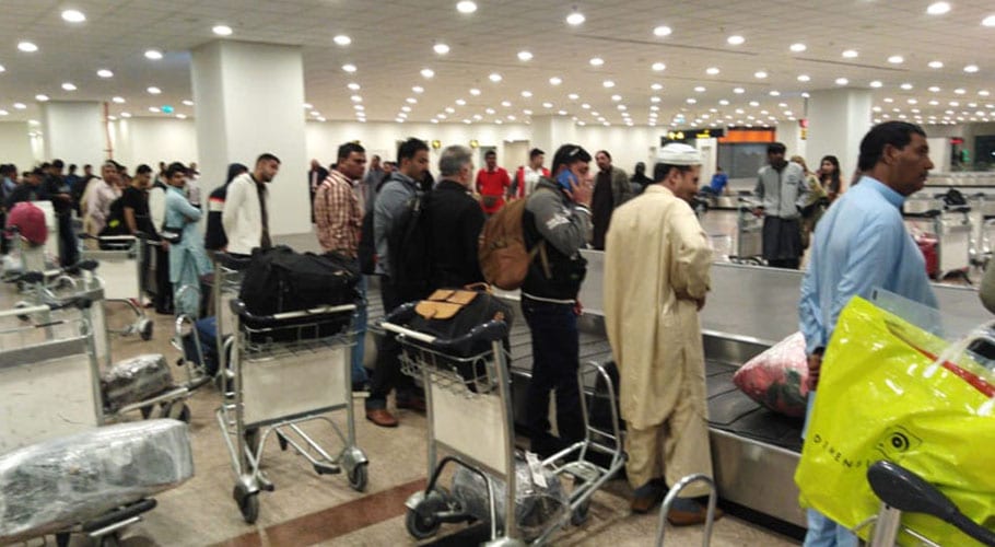 ملائیشیا کی جیلوں میں قید250 پاکستانی وطن واپس پہنچ گئے، قرنطینہ منتقل