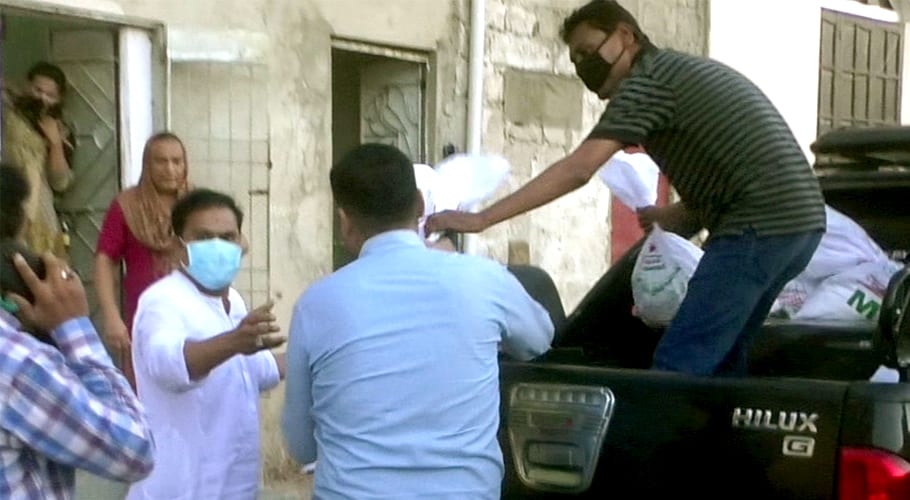 چیئرمین بلدیہ وسطی نے راجپوت کالونی میں خواجہ سراؤں کو راشن پہنچادیا