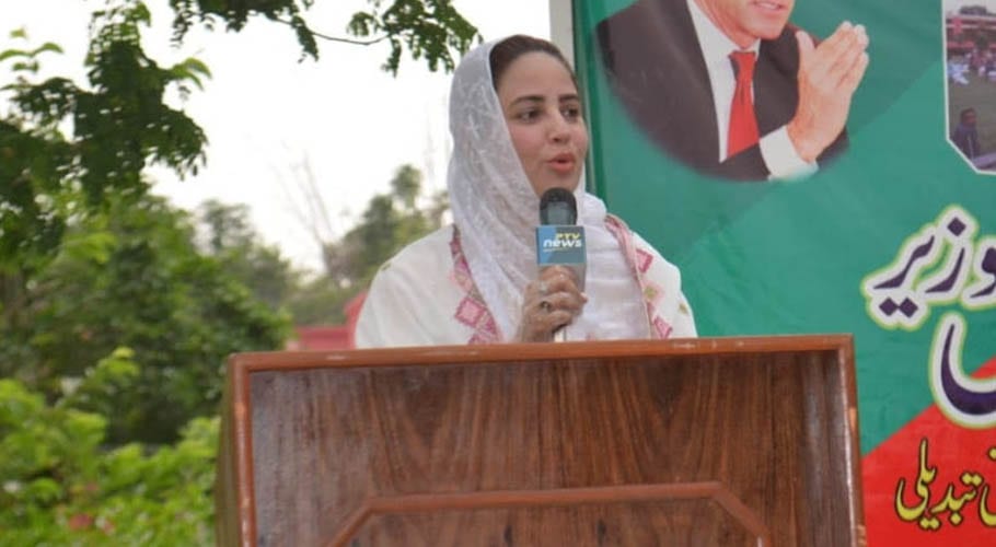 مقدمات میں خواتین کو نامزد کرنے کی ذمہ داری شریف برادران پر عائد ہوتی ہے۔زرتاج گل وزیر