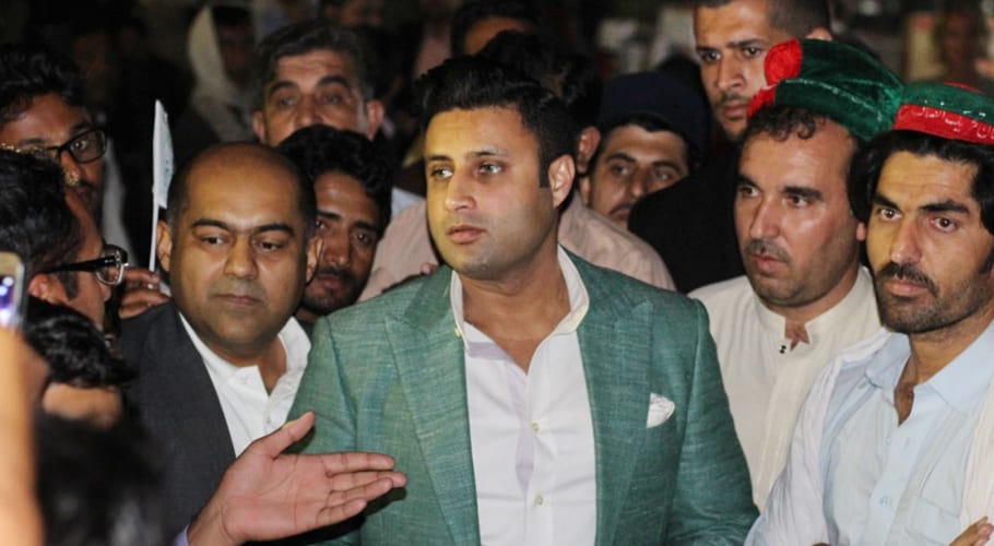 ن لیگ کے صدر شہباز شریف مطلوب ہیں۔زلفی بخاری نے سوشل میڈیا پر اشتہار لگا دیا
