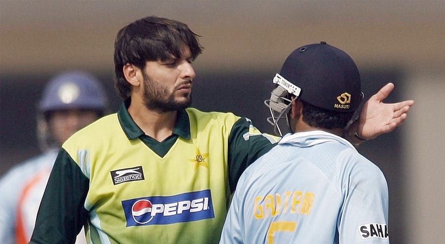 بہتر یہی ہوگا کہ شاہد آفریدی اور گوتم گھمبیر گلے شکوے ختم کرلیں، وقار یونس