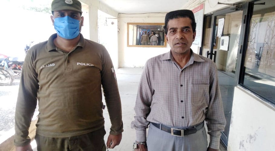 سگی بیٹی کے ساتھ نازیبا حرکات کرنے پر درندہ صفت باپ گرفتار