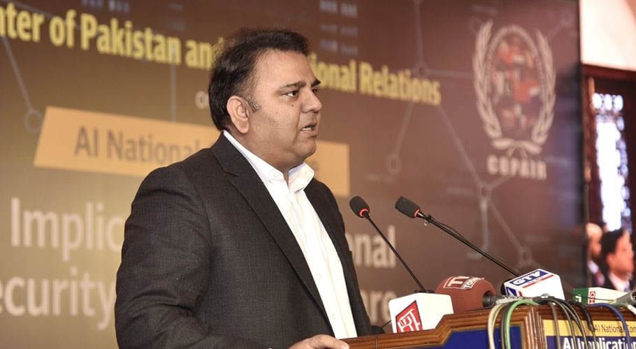 وفاقی وزیر فواد چوہدری نے نواز شریف کے ہمنوا میڈیا نمائندگان کی کلاس لے لی