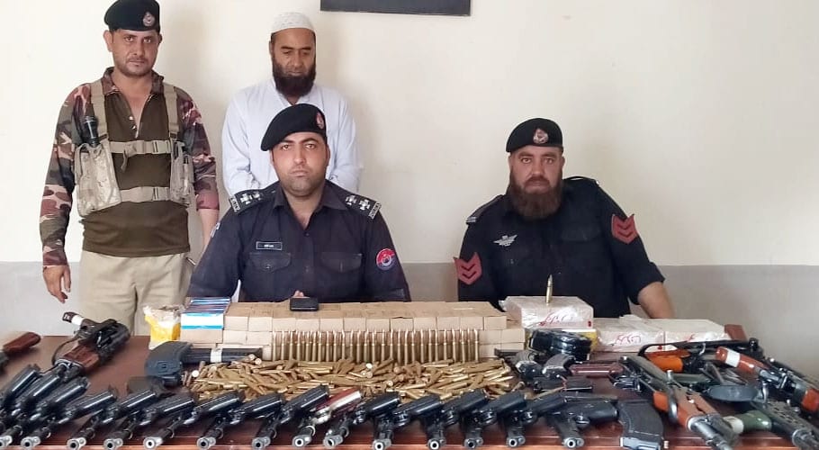سیکورٹی اداروں کی اہم کامیابی، غیر قانونی اسلحہ ڈیلر گرفتار، بھاریتعداد میں اسلحہ بر آمد