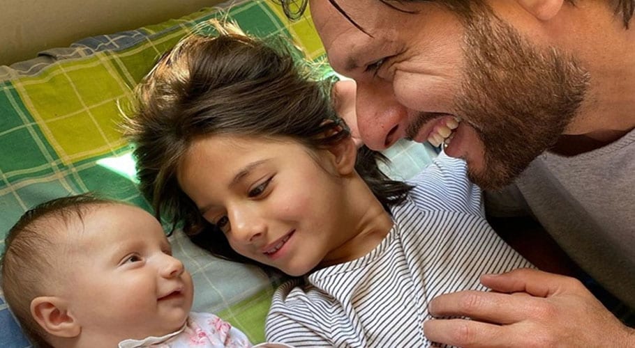 کورونا سے متاثر شاہد آفریدی کو چھوٹی بیٹی کی یاد ستانے لگی