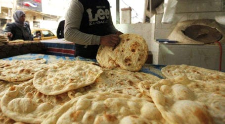 پشاور میں کم وزن روٹی فروخت کرنیوالوں کیخلاف کارروائیاں، 10 نانبائی گرفتار