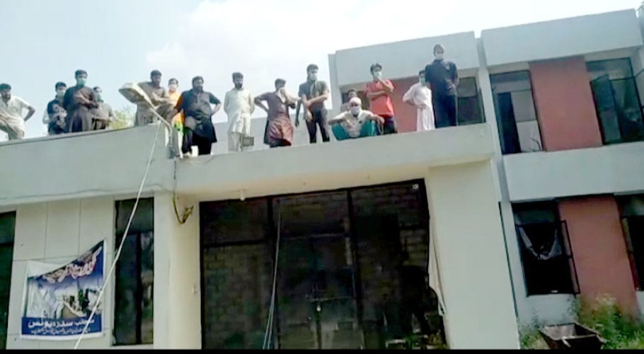 police constables protest in quarantine centre