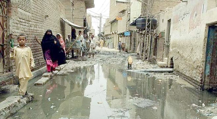 Outbreak of diseases feared as torrential rains submerge Karachi roads