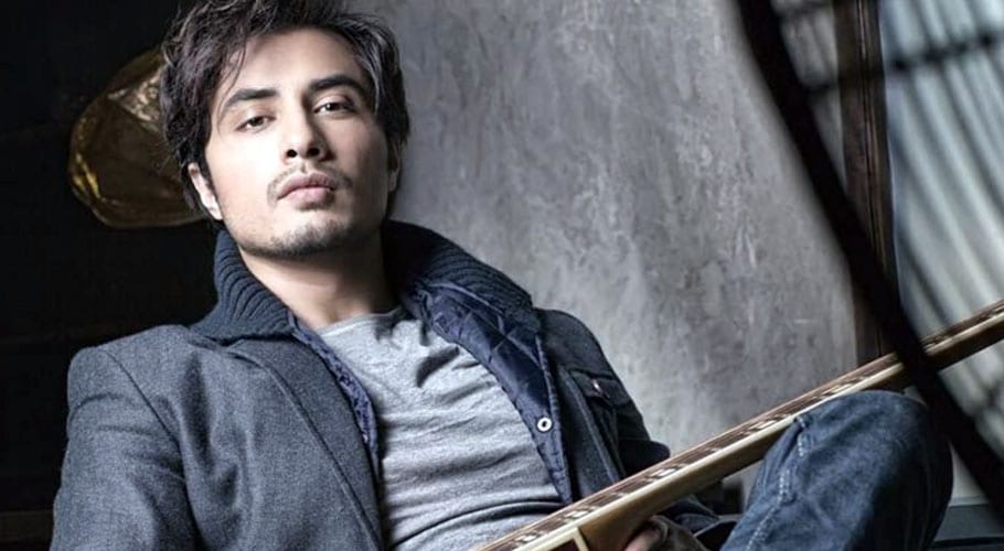 علی ظفر کا کراچی آرٹس کونسل کے ساتھ مل کر مستحق فنکاروں کی مدد کا اعلان