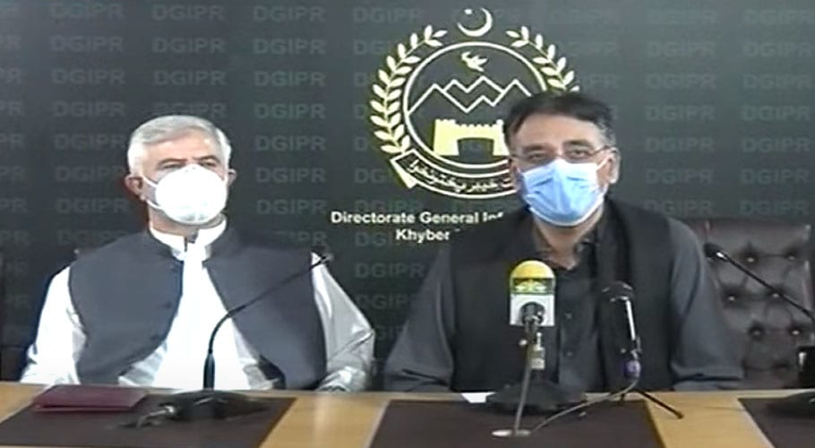 اسلام آباد: ملک بھر میں ہر گزرتے روز کے ساتھ کورونا کیسز میں اضافہ ہو رہا ہے، لاک ڈاؤن سمیت دیگر آپشنز پر غور کیلئے وفاقی وزیرِ منصوبہ بندی اسد عمر کی زیرِ صدارت نیشنل کمانڈ اینڈ آپریشن سینٹر (این سی او سی) کا اجلاس آج بھی ہوگا۔