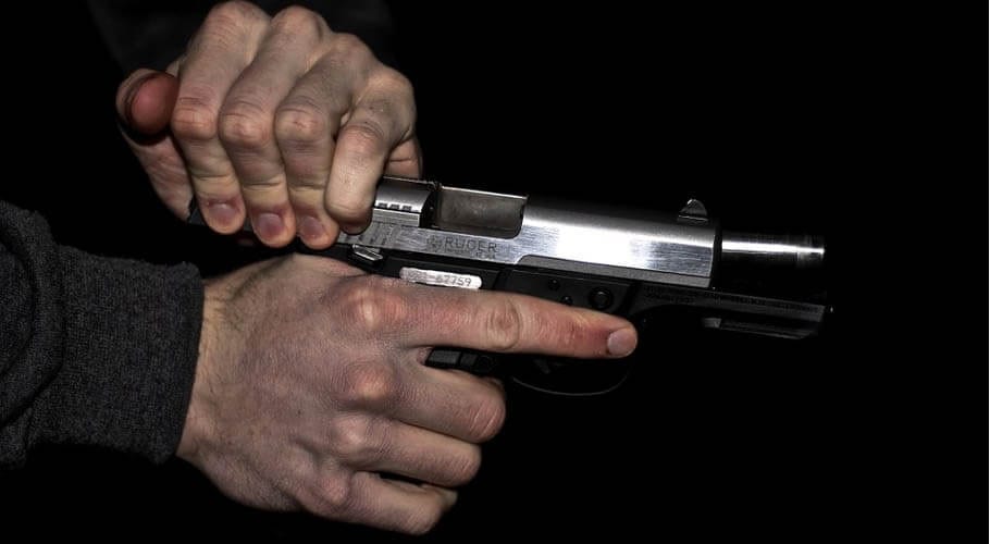 Robbers loot Rs1.5m from former FIA officer