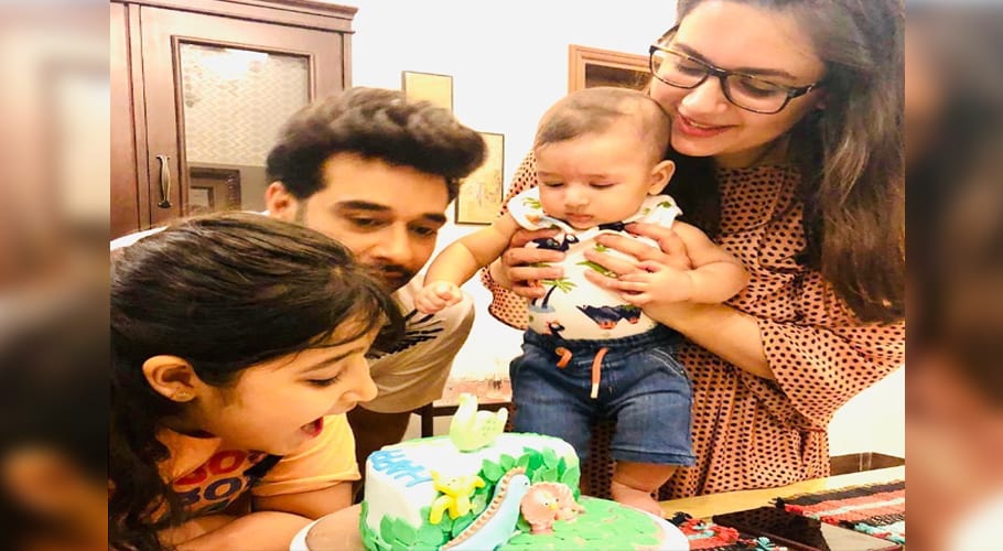 فیصل قریشی کے گھر پر آدھی سالگرہ کی تصویر وائرل، مداحوں کے سوالات جاری