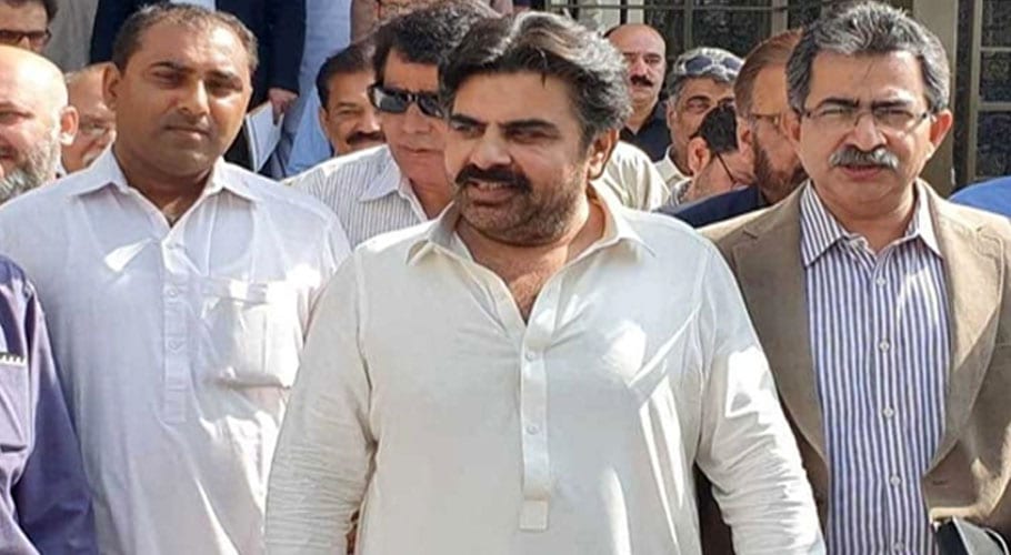 وزیر بلدیات سندھ کا بارش کے دوران شہر کے مختلف علاقوں کا دورہ
