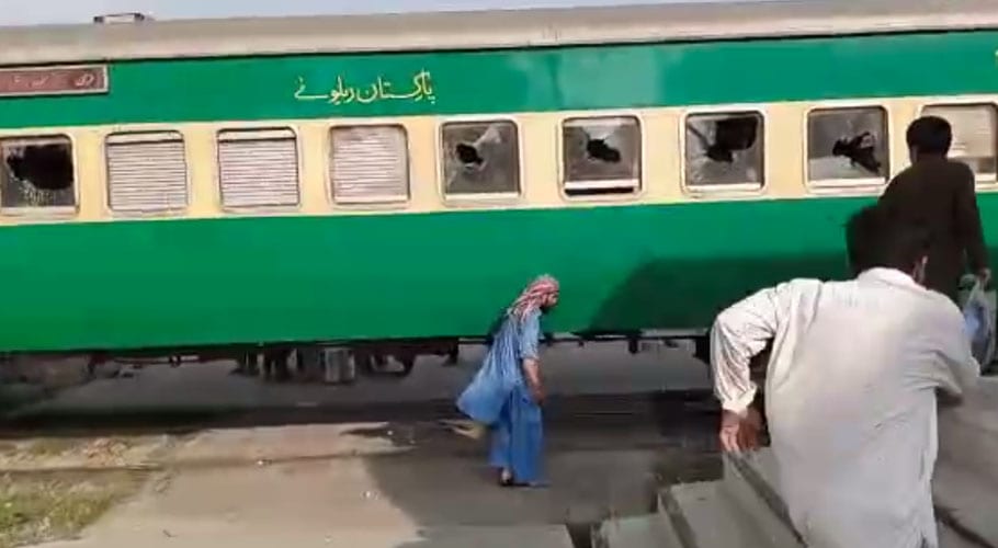 Two bogies of Jaffar Express derail near rohri