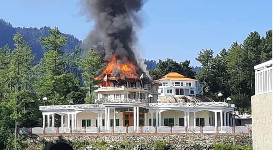 مالم جبہ میں ن لیگ کے سینئر رہنما انجینئر امیر مقام کی رہائش گاہ میں آگ لگ گئی