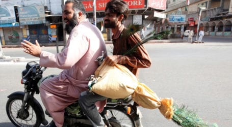 شہر قائد میں موٹر سائیکل کی ڈبل سواری پر پابندی عائد کردی گئی