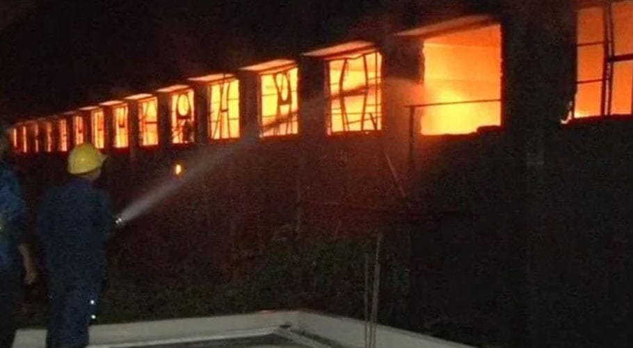 کراچی میں فیکٹری کو لگنے والی آگ پر قابو پا لیا گیا، کولنگ کا عمل جاری