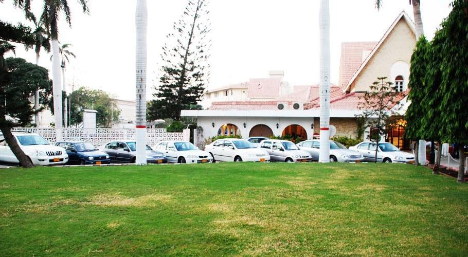 کمشنر کراچی کی کارروائی، جم خانہ کو غیر قانونی تعمیرات روکنے کا حکم