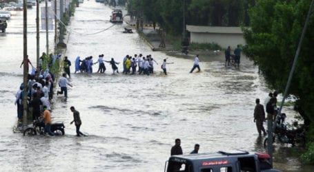 شہر قائد،موسلا دھار بارش سے متعدد علاقے زیر آب،بجلی گرنے اور کرنٹ لگنے سے ہلاکتیں