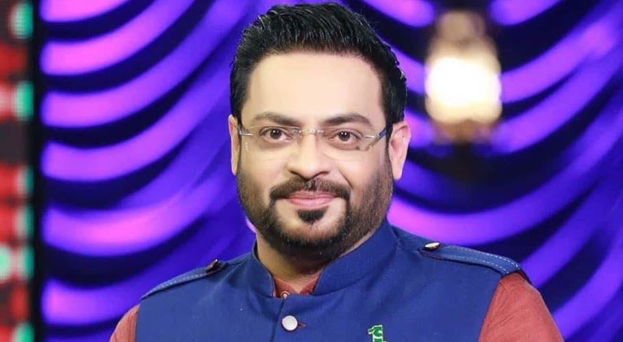 سرِ عام پھانسی پر گول مول بیان، عامر لیاقت کا فواد چوہدری کو خاموش رہنے کا مشورہ