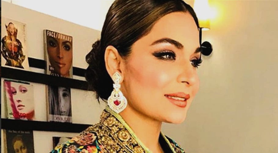 مالی مسائل کا شکار میرا نے اسٹیج شوز کا رُخ کر لیا، سیلفی کوئین سے آغاز