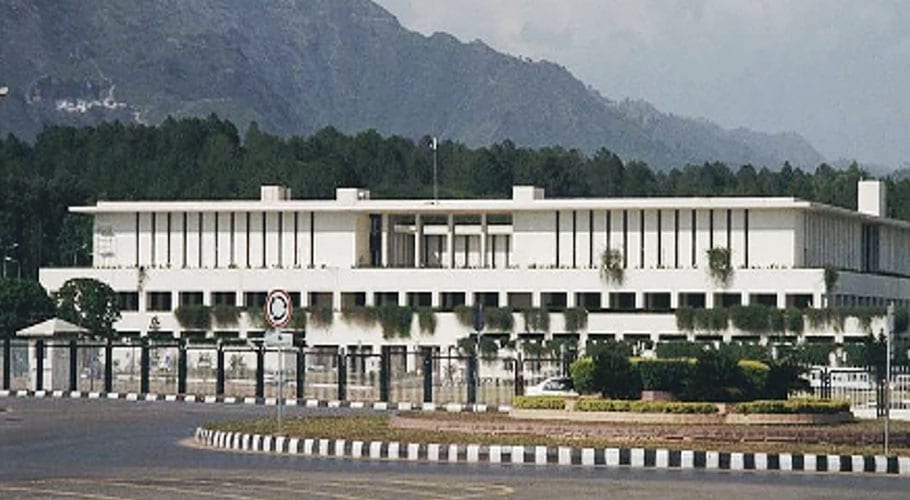 بیورو کریسی بدعنوانی کی سرپرست نکلی، حکومت سول سرونٹ رولز واپس لینے کیلئے تیار