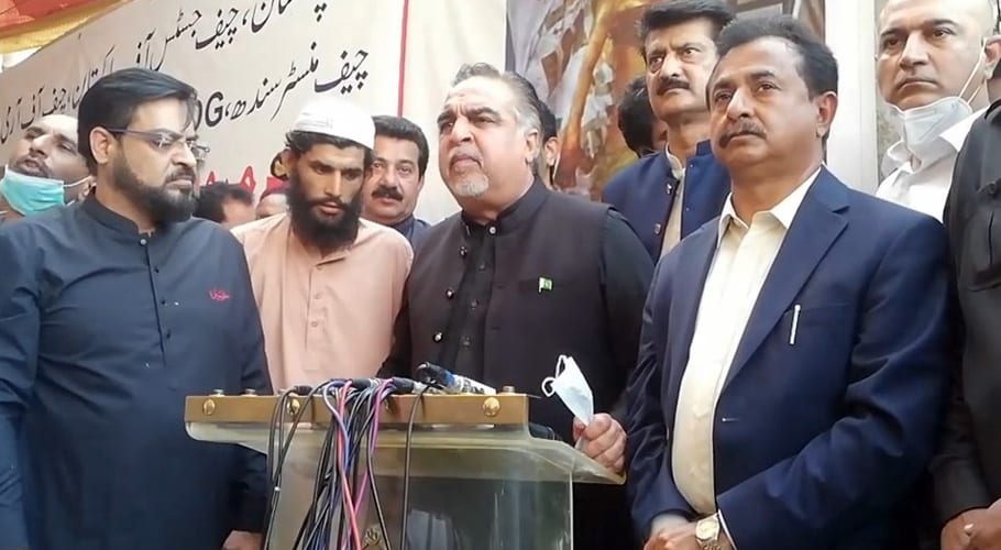 گورنر سندھ کی قتل کی جانے والی معصوم مروہ کے گھر آمد، قاتلوں کی گرفتاری کا یقین دلایا