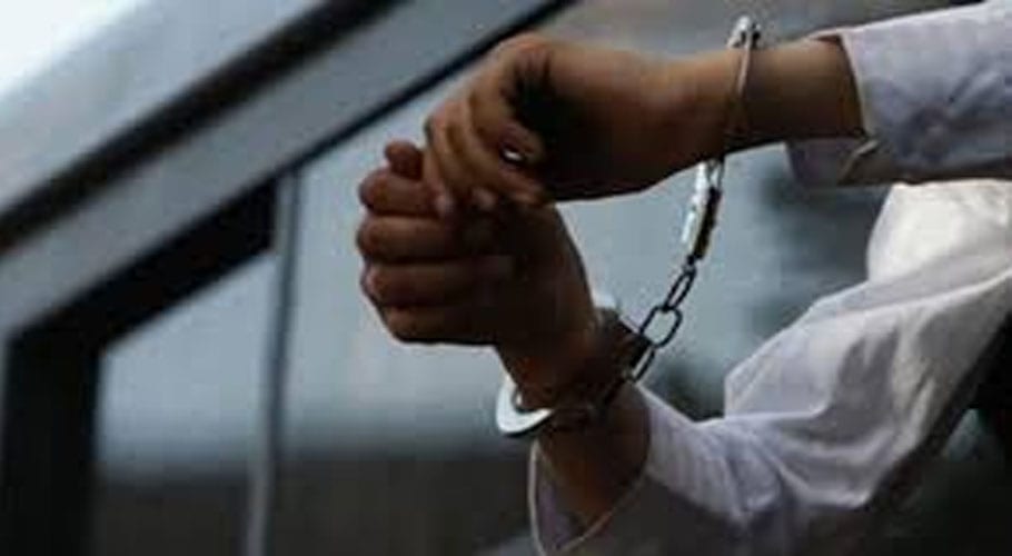 پاکستان کوسٹ گارڈز کی کارروائی، بین الاقوامی اسمگلر عدالت کے احاطے سے گرفتار