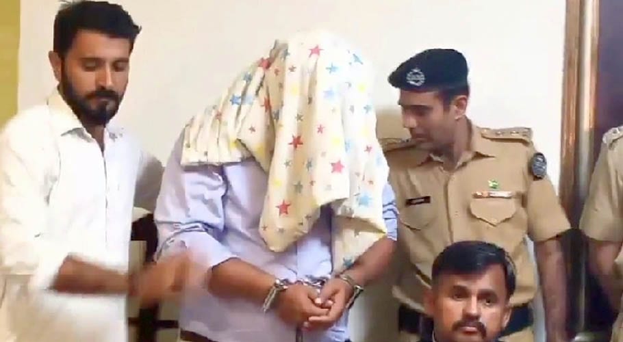 کراچی، کے ڈی اے کا افسر رشوت لیتے ہوئے رنگے ہاتھوں گرفتار