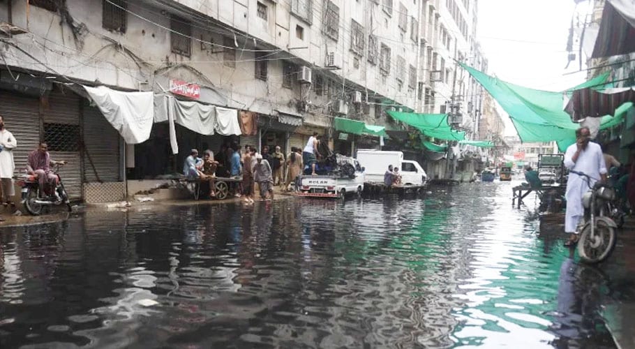 کراچی کے تجارتی مراکز میں نکاسی آب کا عمل مکمل نہ ہوسکا، تجارتی سرگرمیاں متاثر