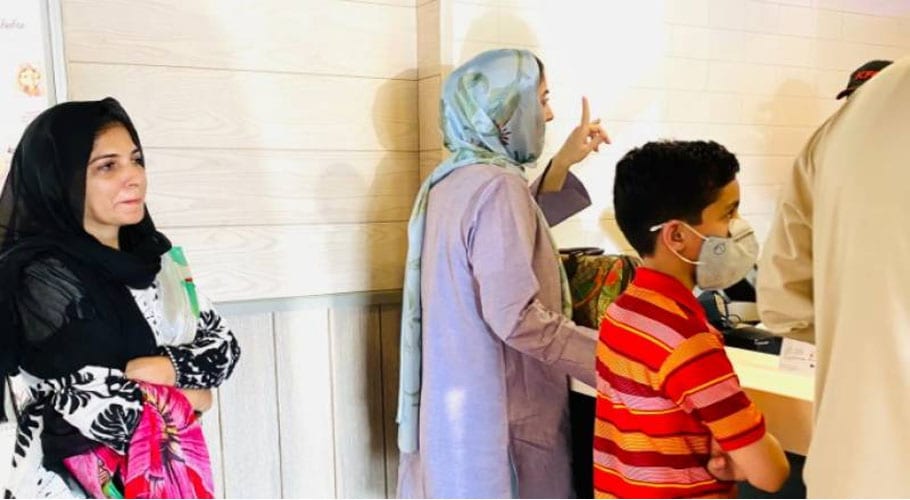 People surprises as Maryam Nawaz standing in queue to order KFC