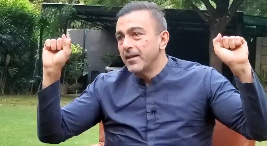 اداکار شان نے وزیرِ اعظم عمران خان کو جمہوریت کی آخری امید قرار دے دیا