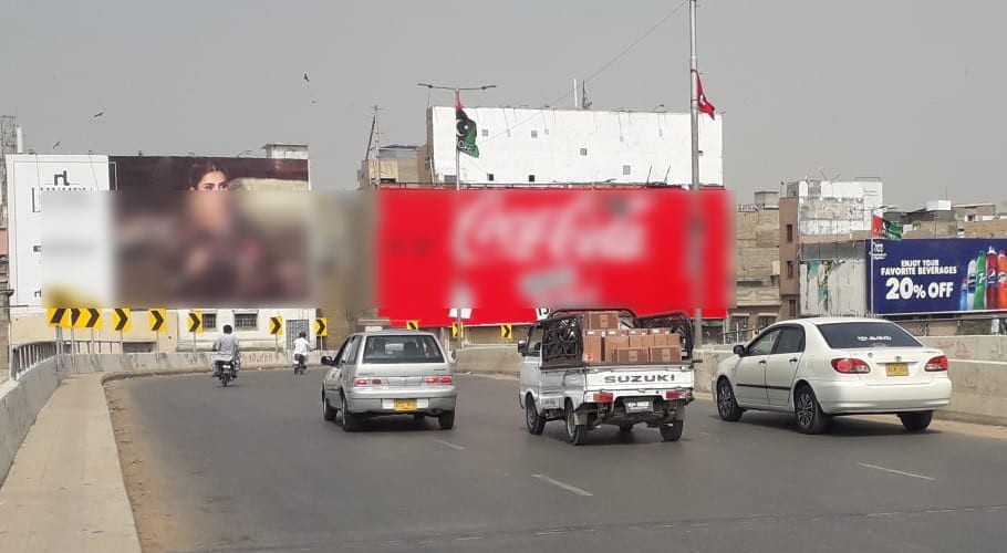 میونسپل کمشنر(ایم سی) بلدیہ شرقی اور ڈائریکٹر ایڈورٹائزمنٹ کومعطل کردیا گیا