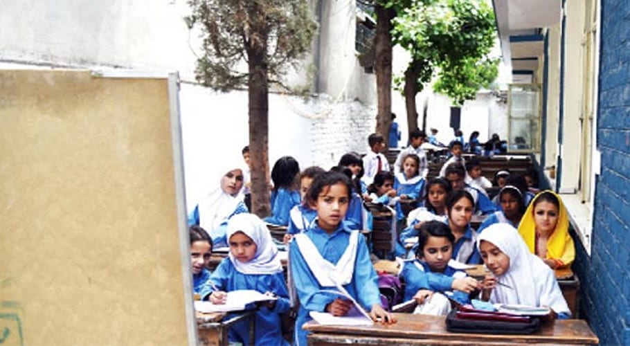 دن دہاڑے ڈاکہ، اسلام آباد کے سرکاری اسکولز میں فی طالبِ علم 5 سے 6 سو روپے وصول
