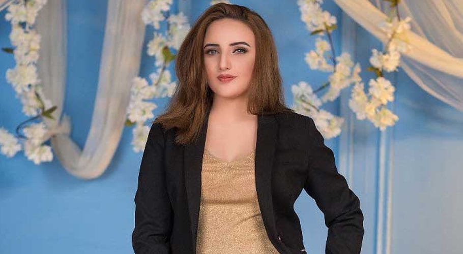 حریم شاہ نے مفتی عبد القوی کو تھپڑ مار دیا، ویڈیو وائرل
