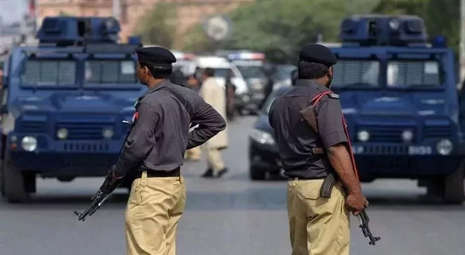 کراچی پولیس پر قبضہ مافیا کی سرپرستی کا الزام، ایس ایچ او سکھن معطلی کے بعد گرفتار