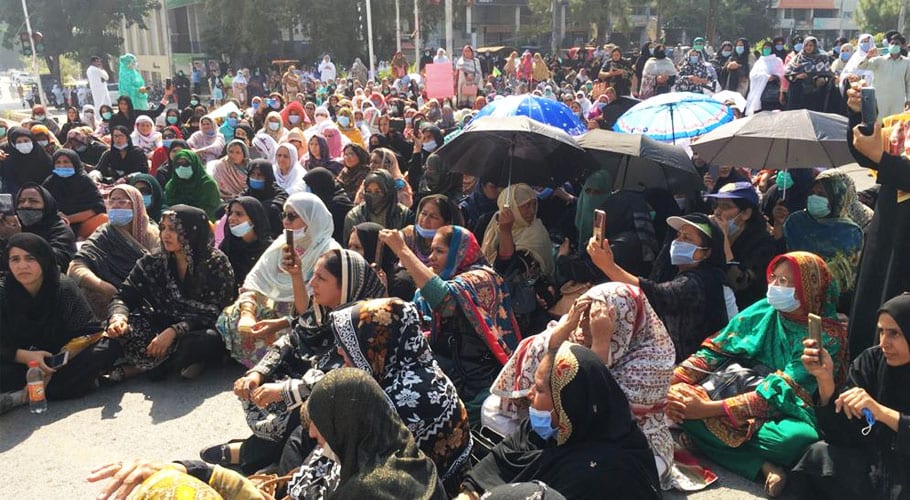 ہمیں ہمارے حقوق دیئے جائیں، لیڈی ہیلتھ ورکرزکا ڈی چوک پر احتجاج اور دھرنا