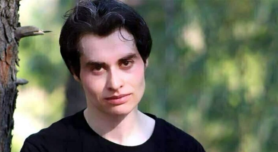 ناصر خان جان نے مداحوں کو شریکِ حیات سے منگنی کی خوشخبری سنا دی