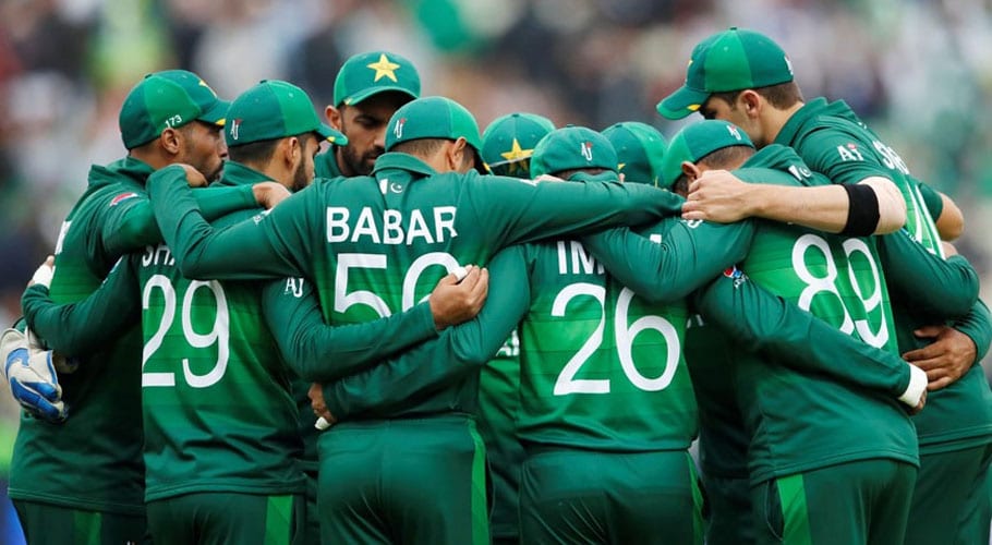 قومی کرکٹ ٹیم کا پہلا کورونا وائرس ٹیسٹ کلیئر، پاکستانی اسکواڈ کل کراچی پہنچے گا