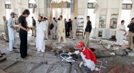دہشت گردی کو شکست، پشاور میں دھماکے سے متاثرہ مسجد میں نمازظہر ادا کردی گئی