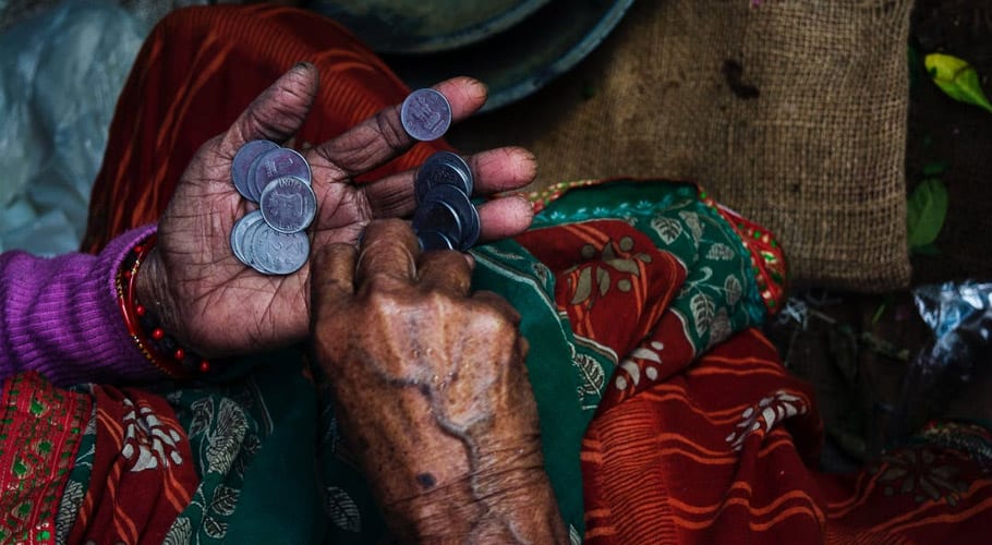 دُنیا کے 3 ارب انسان معاشی بدحالی کا شکار، غربت کے خاتمے کا عالمی دن آج منایا جارہا ہے