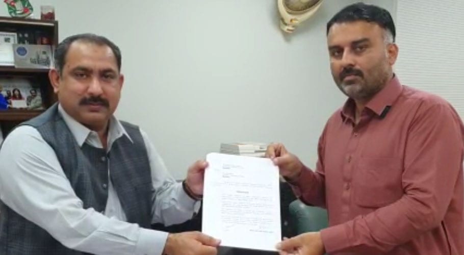 راجہ اظہر نے سندھ اسمبلی میں مزارِ قائد کی پامالی کے خلاف قرارداد جمع کرادی