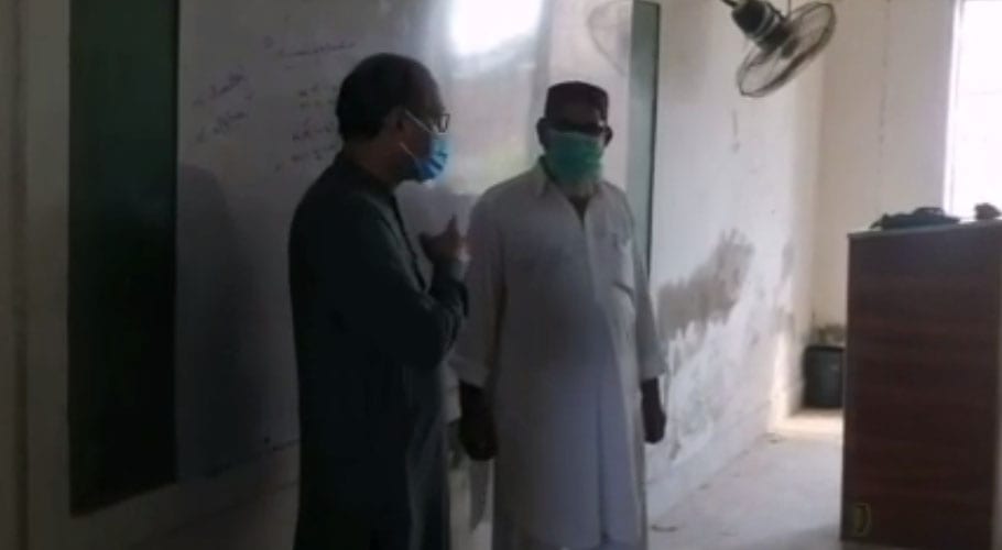 کراچی میں کورونا وائرس کی سخت نگرانی جاری، سعید غنی رزاق آباد پہنچ گئے