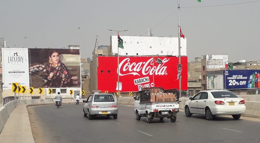 بھاری نذرانوں کے عوض 3اضلاع میں بیرونی اشتہارات (وال پیسٹنگ)شروع کردی گئی